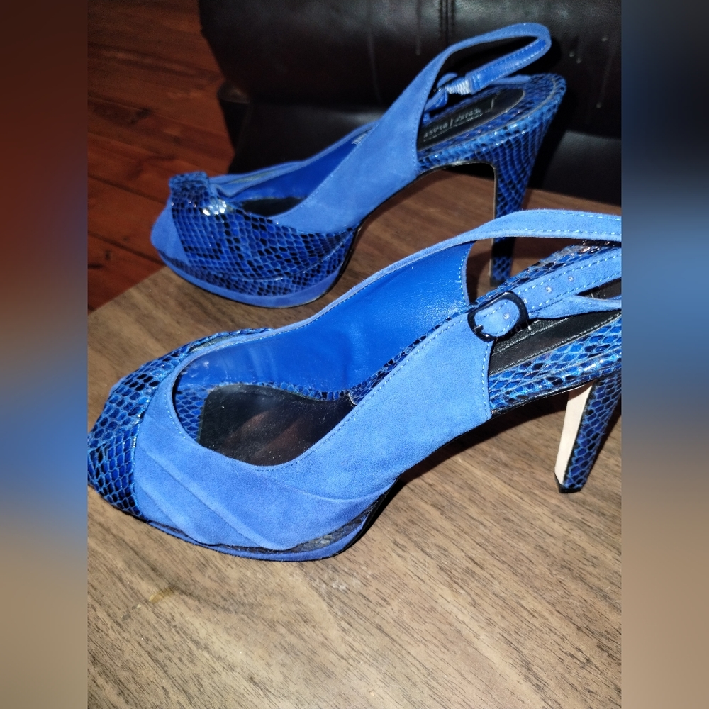 White House Black Market blue leather pumps - Picture 4 of 8